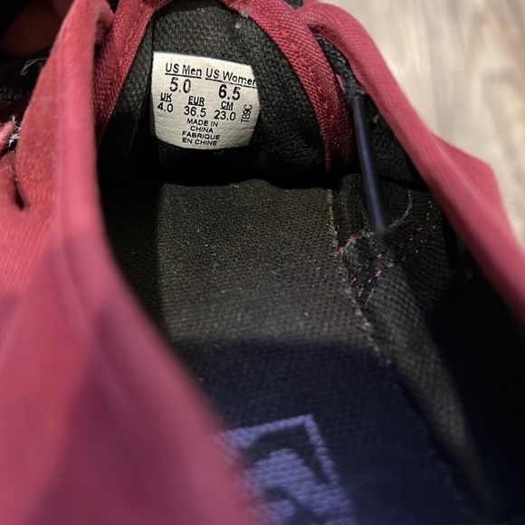 Authentic Lo Pro Vans. - Picture 3 of 8